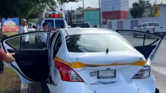 En plaza "Las Américas" se registró un accidente automovilístico.