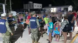 La embarcación había sufrido un fallo en sus motores, lo que causó que los turistas se quedaran varados