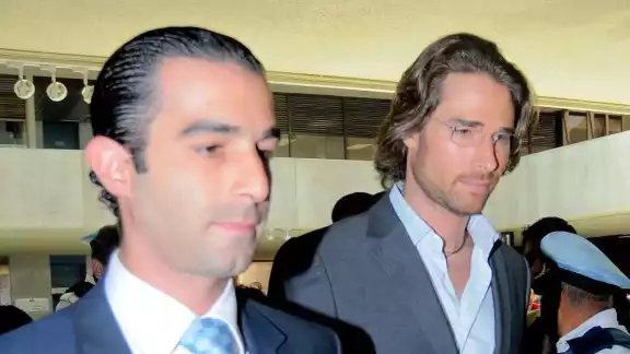 El abogado junto al actor El abogado junto al actor