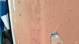 ¿Patrimonio o peligro? Tornillos expuestos alertan a campechanos en el Centro Histórico