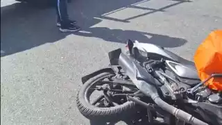 Motociclista es arrollado por una van en Avenida Halcones de Playa del Carmen
