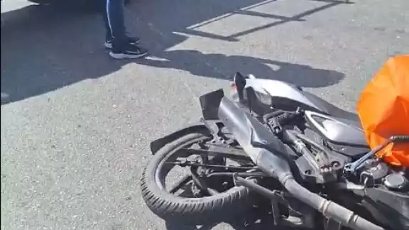 El motociclista fue trasladado a un hospital por sus lesiones
