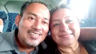 En un video se ve al chofer con su nieta y esposa, luego de rescatarlas de las llamas