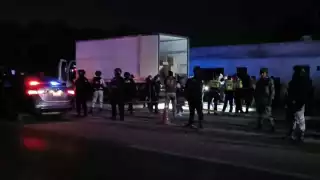 Detienen  a un chofer por transportar presunta marihuana en su camión en la vía Campeche-Mérida