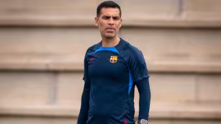 Rafa con las menores del Barcelona