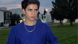 Fan se molesta con Aarón Mercury por no recordar su nombre.