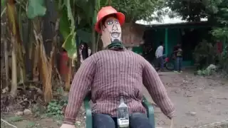 Entre riesgos y tradición, familias de Carmen mantienen viva la quema de monigotes