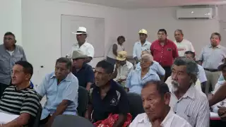 Una comisión de ejidatarios acude a la Procuraduría Agraria para exponer los problemas que sufren