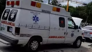 Una ambulancia trasladaba a un hombre mayor cuando sufrió fallos