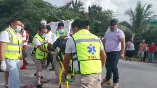 Un motociclista de marca Italika, color negro, sufrió severas lesiones tras ser impactado por un automóvil Aveo rojo que se dio a la fuga