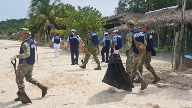 Campaña ambiental retira residuos contaminantes en playas de Campeche