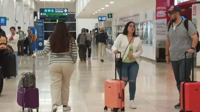 Los vuelos de la mañana que arribaron a la capital son dos de Volaris, tres de Aeroméxico y dos de Viva.