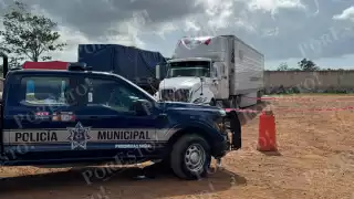 Comerciantes de los alrededores se percataron que el trailer llevaba varios días, por lo que fue reportado a las autoridades
