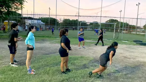 Pese a la falta de canchas, los deportistas se esmeran en entrenar