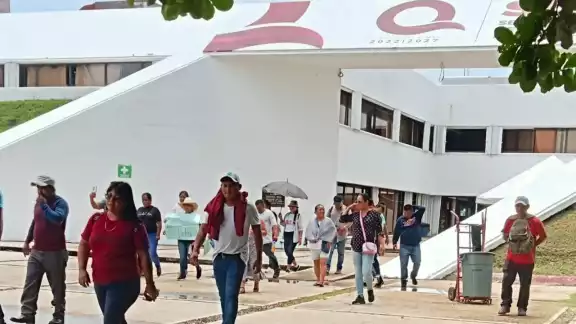 Estudiantes de telesecundaria, sin acceso a aulas en Bacalar Estudiantes de telesecundaria, sin acceso a aulas en Bacalar