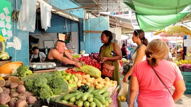 Los ajustes en los precios de productos y alimentos esenciales siguen presionando el gasto familiar