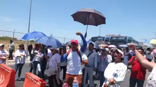 Los maestros se apoderaron de las calles, lo que ocasionó el caos vial 