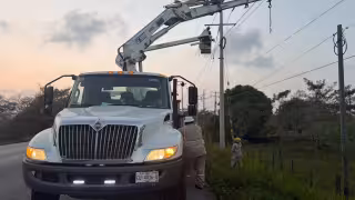 Avanza 40% el tendido de líneas para subestación eléctrica en Atasta