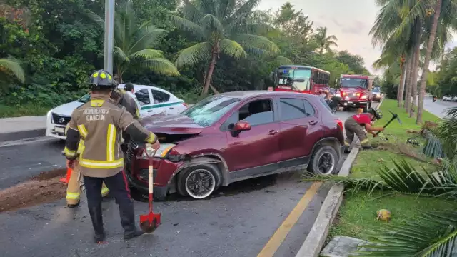 El accidente se reportó en el kilómetro 3.5 del bulevar Kukulcán