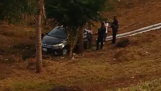 Vehículo se descarrila cerca del aeropuerto de Cancún.