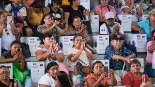 Mara Lezama impulsa el autoempleo femenino con entrega de 300 máquinas de coser