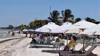 Playas lucen con gran afluencia en el inicio de la Semana Santa