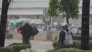 Autoridades recomendaron a la población salir con paraguas por posibles lluvias fuertes y efectos de norte, con ráfagas de viento de hasta 30 kilómetros por hora