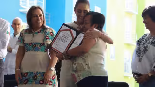 La jefa del Ejecutivo Federal encabezó la entrega de casas en Veracruz.