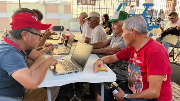 Este sábado 4 de enero, comenzó el canje de tarjetas Va y Ven de tarifa social para adultos mayores
