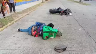 El motociclista tuvo que ser trasladado de urgencia a un hospital.