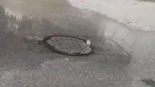 Vecinos de Playa del Carmen denuncian desbordamiento de aguas negras de una red de drenaje