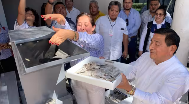 RFE destruye más de 12 mil credenciales de elector sin vigencia
