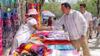 Joaquín Díaz Mena acuerda definir el proceso para reubicar a los artesanos en Chichén Itzá