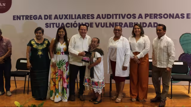 Se entregaron aparatos auditivos a personas en situación de vulnerabilidad en Yucatán
