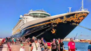 Llegan más de tres mil pasajeros a bordo del crucero Disney Magic a Progreso