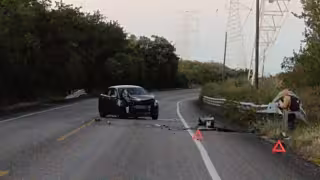 Aparatoso accidente en la vía Isla Aguada–Sabancuy