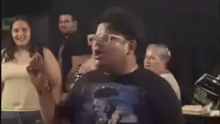 El joven mostró en sus redes sociales el momento de su tributo a Juanga tras verlo en el cine