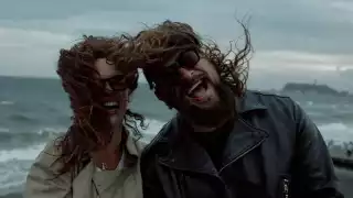 Así se conocieron Jason Momoa y la hija de Ricardo Arjona