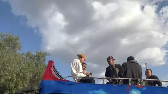 Santa Fe Klan estaba arriba del turibus Santa Fe Klan estaba arriba del turibus