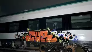 Un vagón del Tren Maya en Cancún fue grafiteado por el grupo 'Tecnoe CUR Crew', generando indignación y preocupación