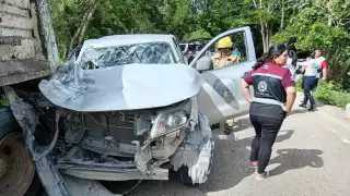 Unidad del Tren Maya sufre grave accidente en la carretera Uayamón-Pocyaxum, en Campeche