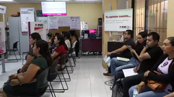 Hubo gran afluencia de personas en los módulos del INE en Mérida Hubo gran afluencia de personas en los módulos del INE en Mérida