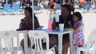 Vacacionistas abarrotan el malecón de Progreso y dejan saldo blanco