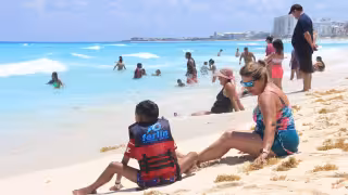 Las playas con oleaje tranquilo y aguas poca profundas son ideales para los más pequeños