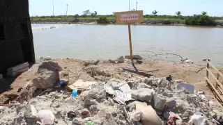 Vecinos denunciaron que los invasores retiran los letreros de la Profepa y siguen construyendo