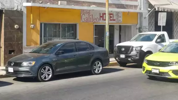 Se presume que el huésped murió por un infarto Se presume que el huésped murió por un infarto