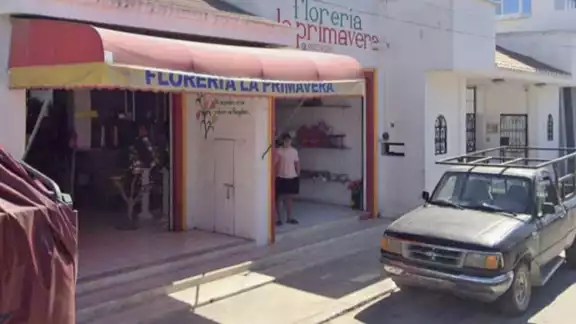 Los hechos se dieron dentro de la florería. Los hechos se dieron dentro de la florería.