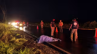 Elementos de la Guardia Nacional llegaron a la escena del accidente.