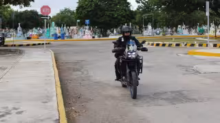 Policía de Mérida despliega operativo en mercados y cementerios por Día de Muertos