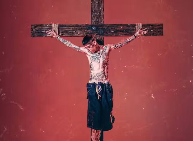 Santa Fe Klan pidió disculpas por las imágenes de cualidad religiosa que publicó